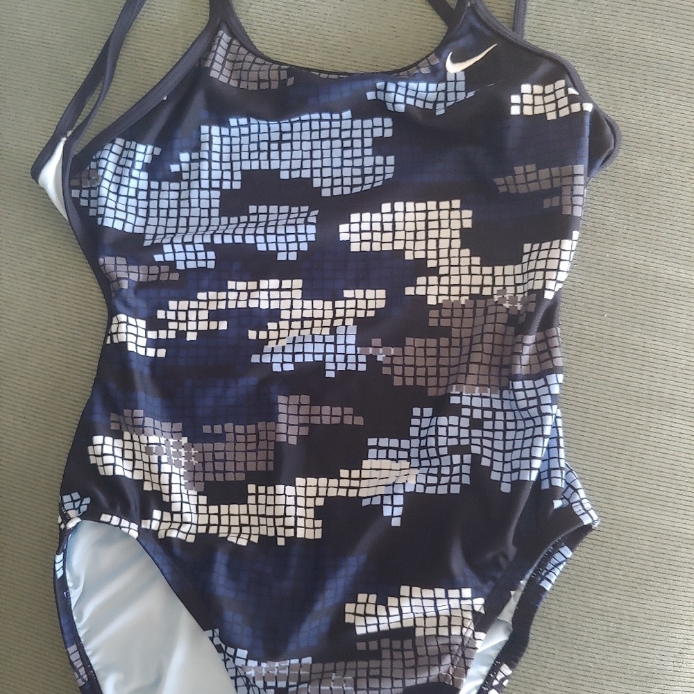 New nike girl's swimsuit